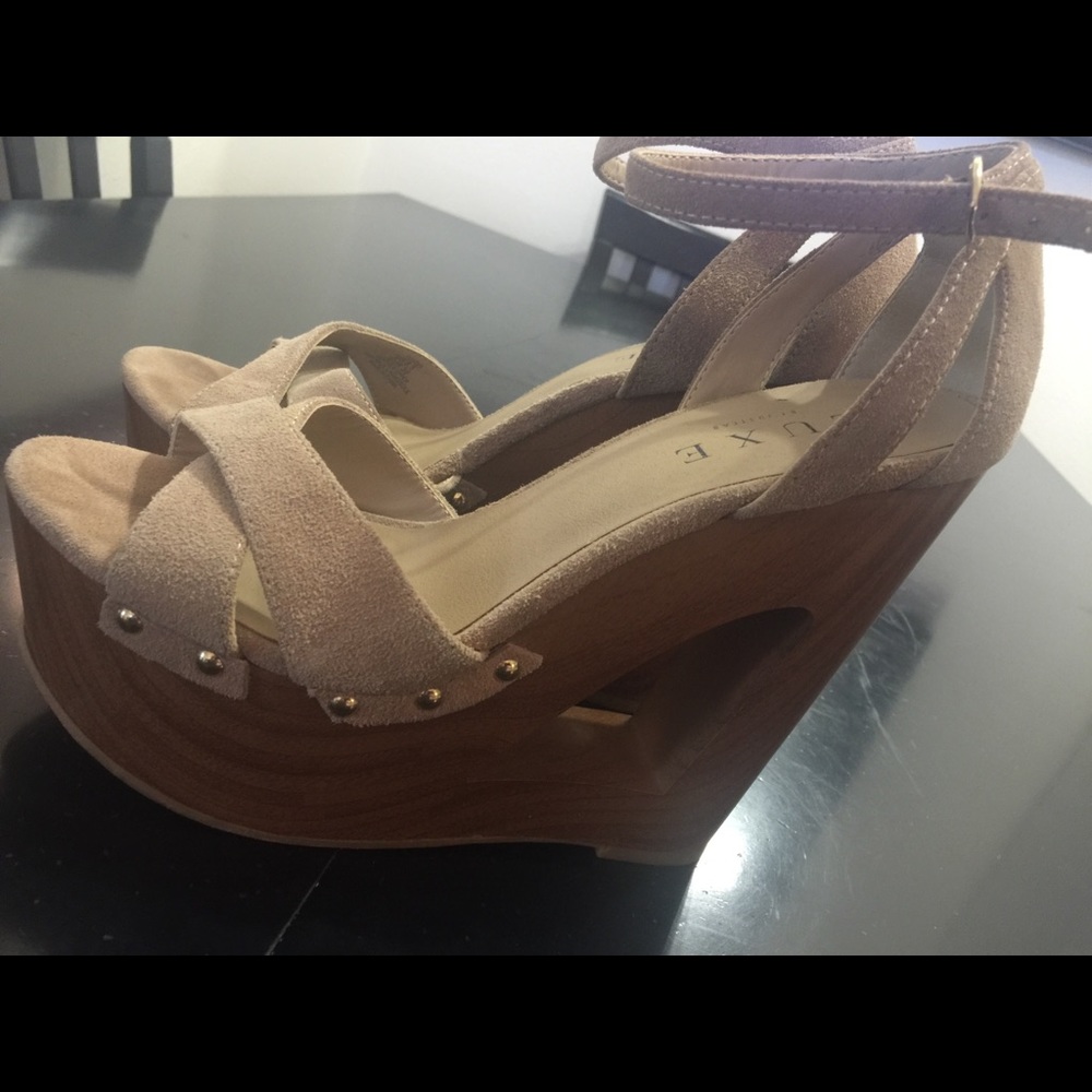 Luxe Just Fab Beige Suede Platform Wooded Wedge